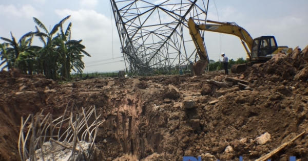 Nửa đêm dùng máy cẩu phá hiện trường đường dây 500kv bị đổ gãy?