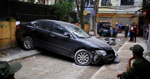 SỐC - Nữ tài xế Camry lùi xe cán chết người ở Hà Nội là đại tá công an