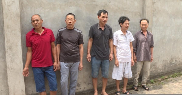 Bắt giữ 5 "lão đại" đang đánh bạc dưới hình thức đánh chắn ở Hưng Yên Bắt giữ 5 "lão đại" đang đánh bạc dưới hình thức đánh chắn ở Hưng Yên