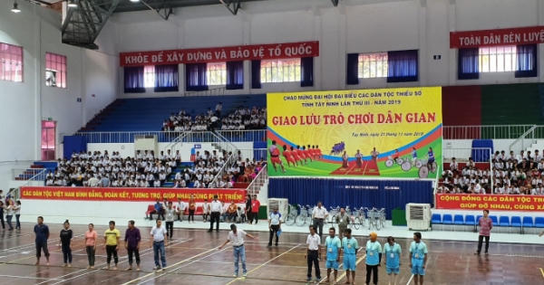 Sôi nổi giao lưu trò chơi dân gian các dân tộc thiểu số tỉnh Tây Ninh năm 2019 Sôi nổi giao lưu trò chơi dân gian các dân tộc thiểu số tỉnh Tây Ninh năm 2019