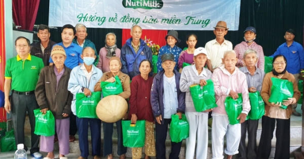 Tiếp sức đồng bào miền Trung sau bão lũ Tiếp sức đồng bào miền Trung sau bão lũ