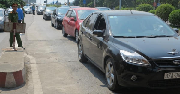 Nghệ An: Hàng trăm người dân tập trung ký đơn đề nghị di dời Trạm thu phí BOT