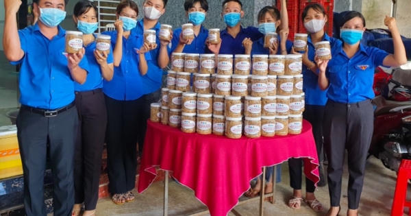 Ấm lòng những hũ thức ăn tự chế biến của tuổi trẻ Bình Phước gửi tâm dịch Bắc Giang Ấm lòng những hũ thức ăn tự chế biến của tuổi trẻ Bình Phước gửi tâm dịch Bắc Giang