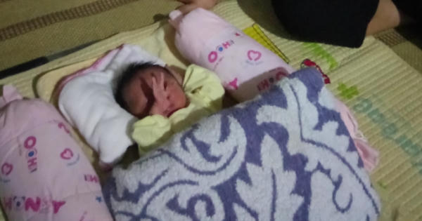 Phát hiện bé trai sơ sinh được bọc trong túi ni lông ở bụi cây