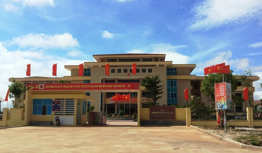 Bổ nhiệm “cả họ làm quan”, Bí thư Huyện ủy bị kiểm điểm