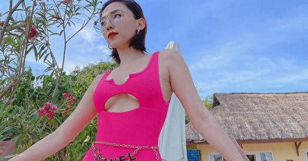 Tóc Tiên mặc đồ bơi cắt khoét táo bạo, lộ cả chân ngực