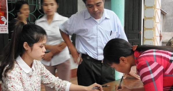 Vụ cá chết sông Bưởi: Người dân bắt đầu nhận được tiền đền bù