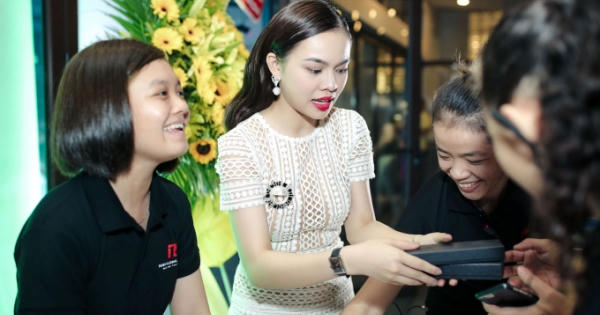 Giang Hồng Ngọc lần đầu thử làm bà chủ