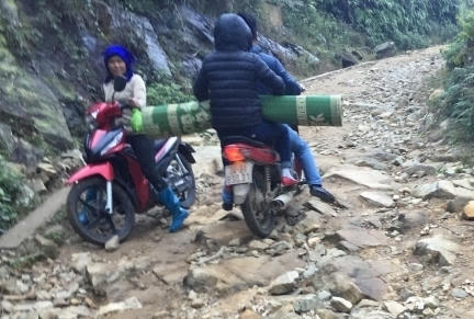 Kỳ 1: Ghập ghềnh con đường “gieo chữ” trên biển mây Hồng Ngài