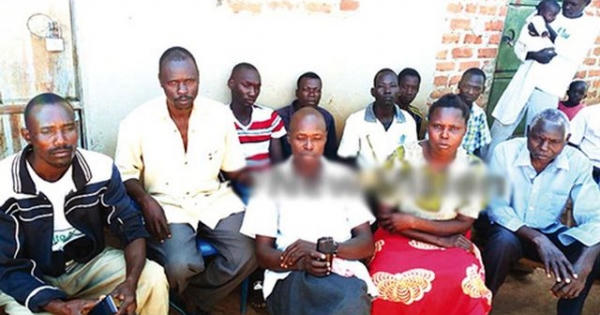 Lấy cùng lúc ba chồng, người phụ nữ không biết cha của con mình là ai