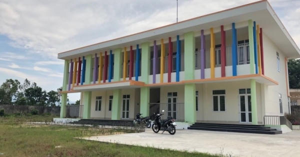 Thiếu giáo viên, trường tiền tỷ xây xong chỉ để... ngắm Thiếu giáo viên, trường tiền tỷ xây xong chỉ để... ngắm