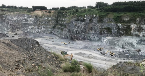 Mỏ đá ở Đồng Nai "hành dân" và tiếng kêu cứu bao giờ có lời đáp? Mỏ đá ở Đồng Nai "hành dân" và tiếng kêu cứu bao giờ có lời đáp?