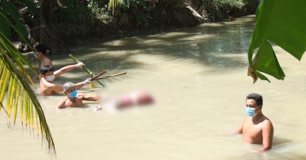 Chồng giết vợ rồi dìm thi thể dưới ao bằng 5 thanh tre đan vào nhau