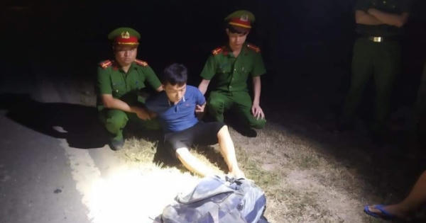 Tóm gọn 2 đối tượng cùng chiếc ô tô chở 2 ba lô chứa đầy ma túy