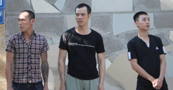 Bắt ba đối tượng trộm hòm công đức lấy tiền tiêu xài