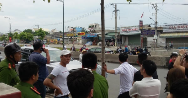 Nhóm thanh niên mang hung khí vào tấn công khách tại nhà hàng