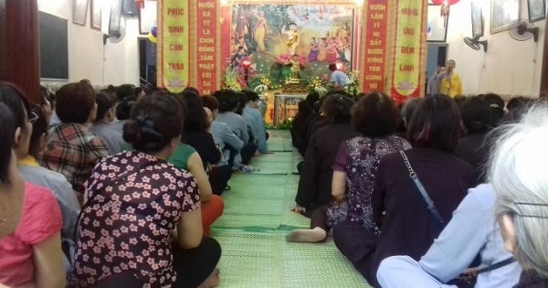 Hàng nghìn người tưng bừng tham gia lễ Phật Đản tại chùa Cát Linh