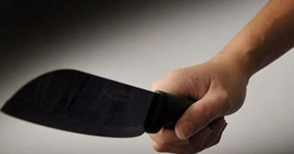 Sẵn hơi men, nam thanh niên cầm dao chém 2 bạn nhậu Sẵn hơi men, nam thanh niên cầm dao chém 2 bạn nhậu