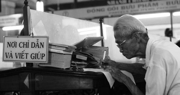 Gặp người viết thư tình xuyên thế kỷ ở Bưu điện trung tâm Sài Gòn