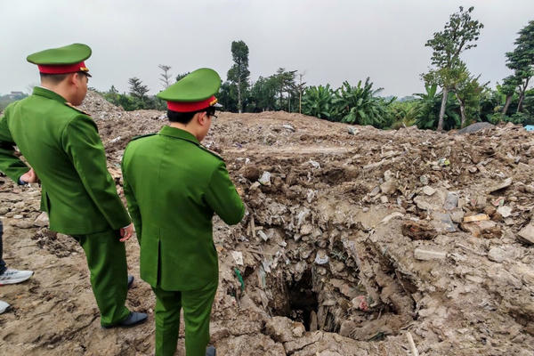 Hà Nội: Khởi tố 3 giám đốc công ty môi trường liên quan vụ đổ trộm hơn 7.000 tấn chất thải