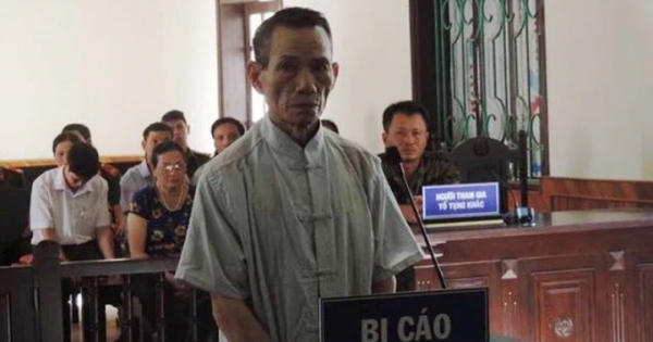 Dùng kẹo dụ dỗ để xâm hại bé gái trong nhà vệ sinh, U80 nhận 12 năm tù
