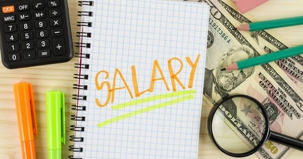 Lương 2.000 USD/tháng cho sinh viên Việt Nam mới ra trường thua thu nhập của nhân viên rửa bát thuê?