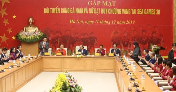 Thủ tướng: Sau các cầu thủ là cả dân tộc, là bản lĩnh, khát vọng Việt Nam