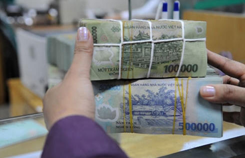 Lãi suất gửi tiết kiệm lại tiếp tục giảm