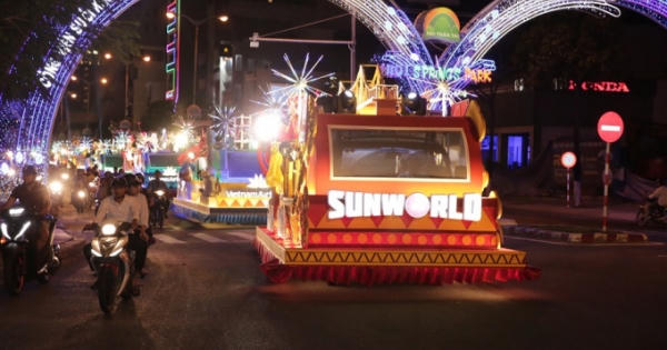 Đường phố Đà Nẵng rực sáng trong đêm Lễ diễu hành Carnaval đường phố 2018