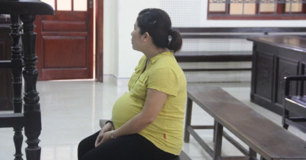 Mang bụng bầu 9 tháng hầu tòa vì xách thuê 1,1 kg ma túy