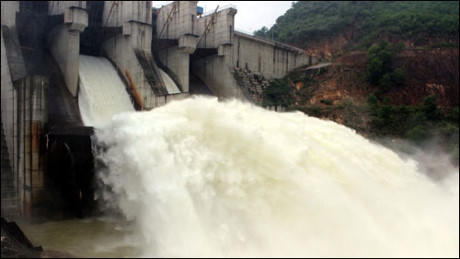 'Bom nước' thủy điện đe dọa người miền Trung: Quá dễ dãi trong phê duyệt dự án