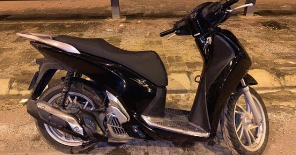 Đến lượt xe SH bị “phù phép” bằng giấy “mẹ bồng con”, 25 triệu đồng/chiếc Đến lượt xe SH bị “phù phép” bằng giấy “mẹ bồng con”, 25 triệu đồng/chiếc