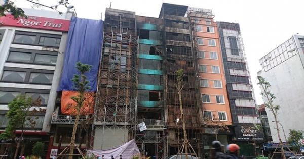 Hà Nội: Tồn tại hàng loạt biển quảng cáo karaoke "khủng" dễ cháy nổ thảm khốc