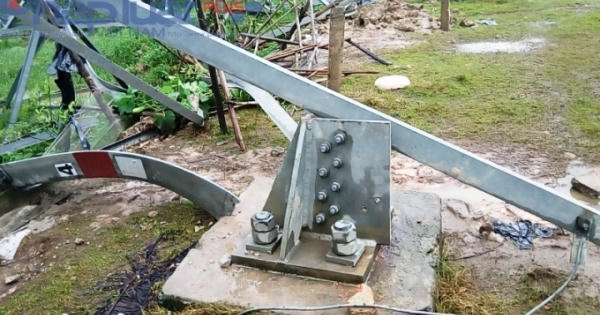 Độc quyền: Chùm ảnh móng cột điện 500 Kv trước khi bị máy xúc "tẩu tán"