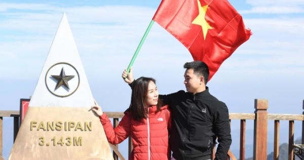 Tiết trời mát lạnh giữa mùa hè, Fansipan đang là điểm đến “hot” Tiết trời mát lạnh giữa mùa hè, Fansipan đang là điểm đến “hot”