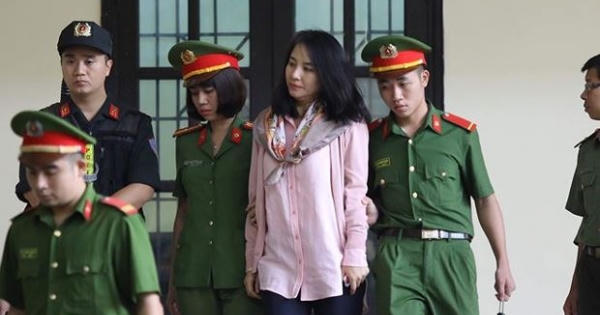 'Bóng hồng xinh đẹp' trong vòng dẫn giải của cảnh sát tại đại án đánh bạc nghìn tỷ Rikvip là ai?