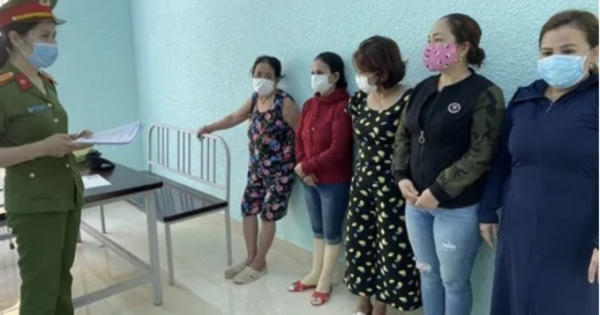 Bắt quả tang 14 "quý bà" đang sát phạt tại sòng bạc