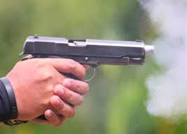 Quảng Nam: Dính 2 phát đạn vì gây gổ đối phương, do nghi bị nhìn đểu