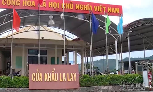 Muốn qua cửa khẩu La Lay khó thoát 'luật ngầm' tức anh ách này? Muốn qua cửa khẩu La Lay khó thoát 'luật ngầm' tức anh ách này?