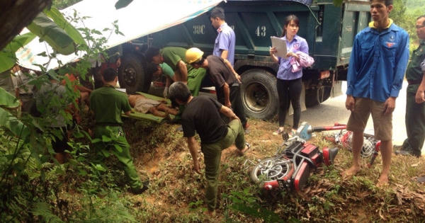 Tin tai nạn giao thông: Va chạm với xe tải, cụ ông đi xe đạp điện tử vong tại chỗ