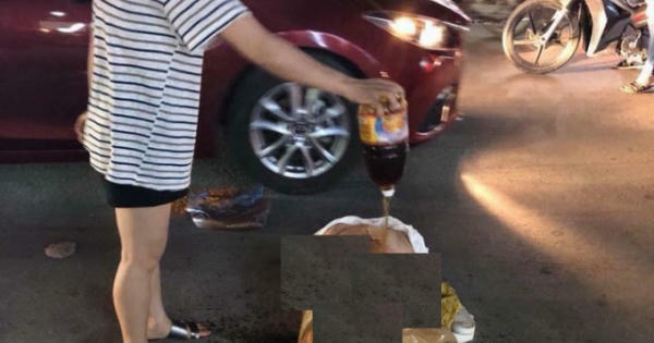 Đánh ghen bằng cách lột đồ, tưới mắm muối ớt lên người tình địch gây phẫn nộ