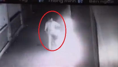 Hà Nội: Nửa đêm dùng xăng đốt nhà người khác