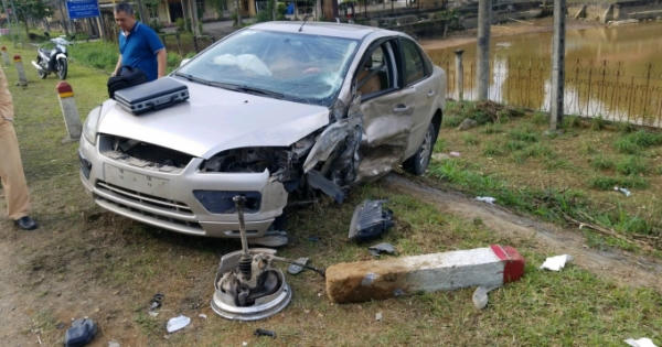 Hà Giang: 2 xe con đấu đầu nhau, 2 người nhập viện