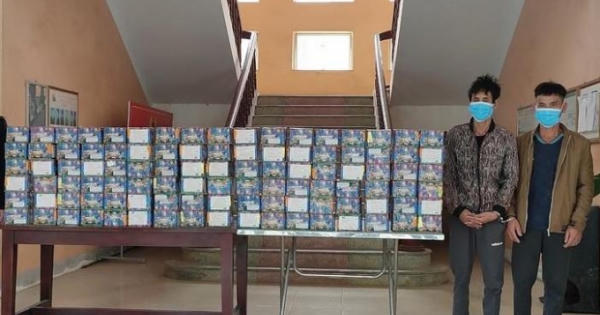 Mang 200 kg pháo đi buôn, kiếm tiền tiêu Tết