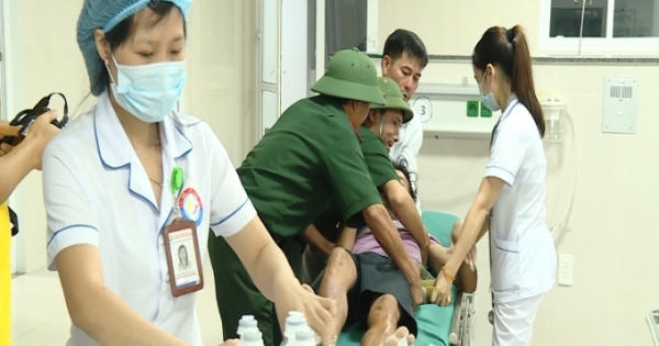 Quảng Bình: Tìm thấy bốn thuyền viên trên tàu bị sóng biển cuốn trôi