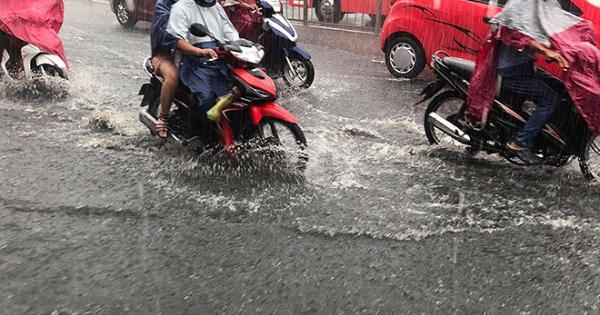 Mưa "vàng" giải nhiệt tại TP HCM đúng dịp nghỉ lễ