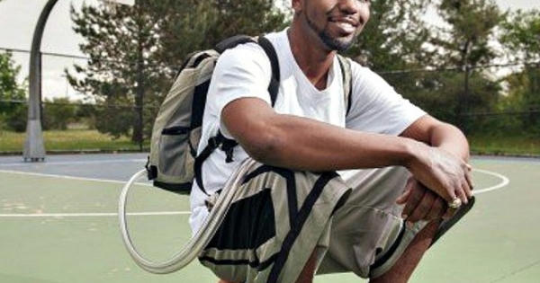 Chàng trai sống với quả tim giả trong ba lô 555 ngày