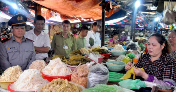 Thực phẩm 'bẩn' đang 'giết mòn' người dân