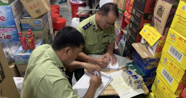 Long An: Liên tiếp xử phạt các cửa hàng kinh doanh thuốc lá lậu