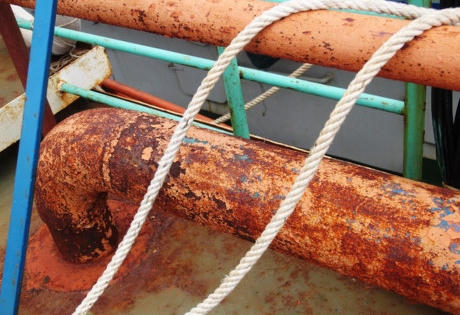 Tàu gần 20 tỷ rỉ sét hay những cái đầu bị rỉ sét